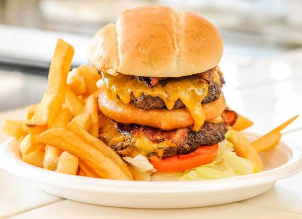 Mr Burger | restaurant | 314 Bloor St W, Oshawa, ON L1J 1R2, Canada | 9055794711 OR +1 905-579-4711