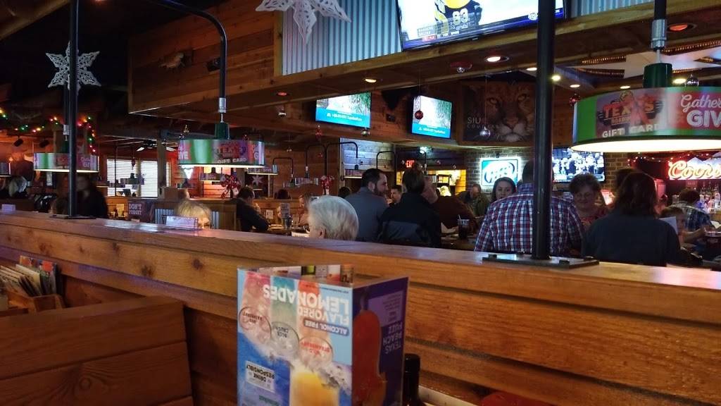 Texas Roadhouse | restaurant | 6640 Edwardsville Crossing Dr, Edwardsville, IL 62025, USA | 6186568000 OR +1 618-656-8000