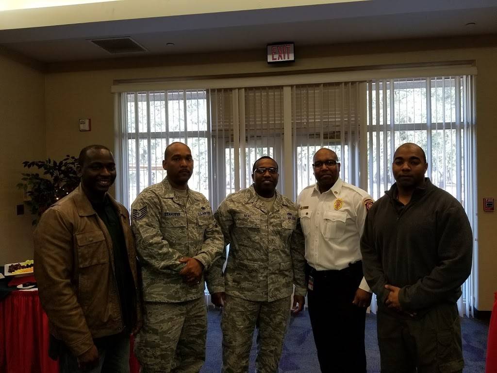 Moody Field Club | restaurant | 4251 George St, Valdosta, GA 31605, USA | 2292574530 OR +1 229-257-4530