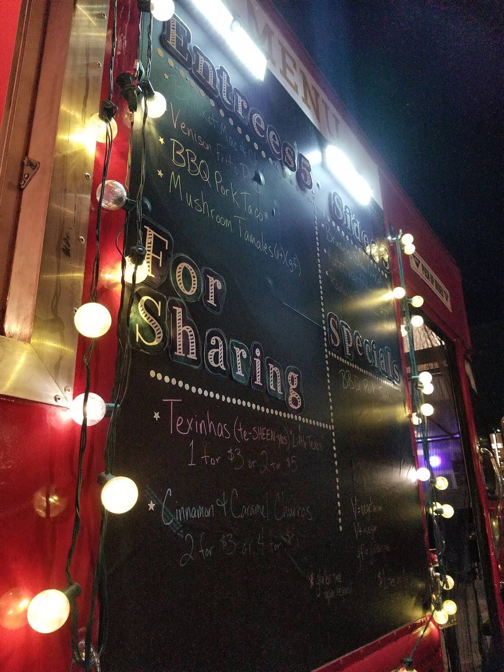 The Ginger Armadillo | restaurant | 950-920 Springdale Rd, Austin, TX 78702, USA | 5128152869 OR +1 512-815-2869