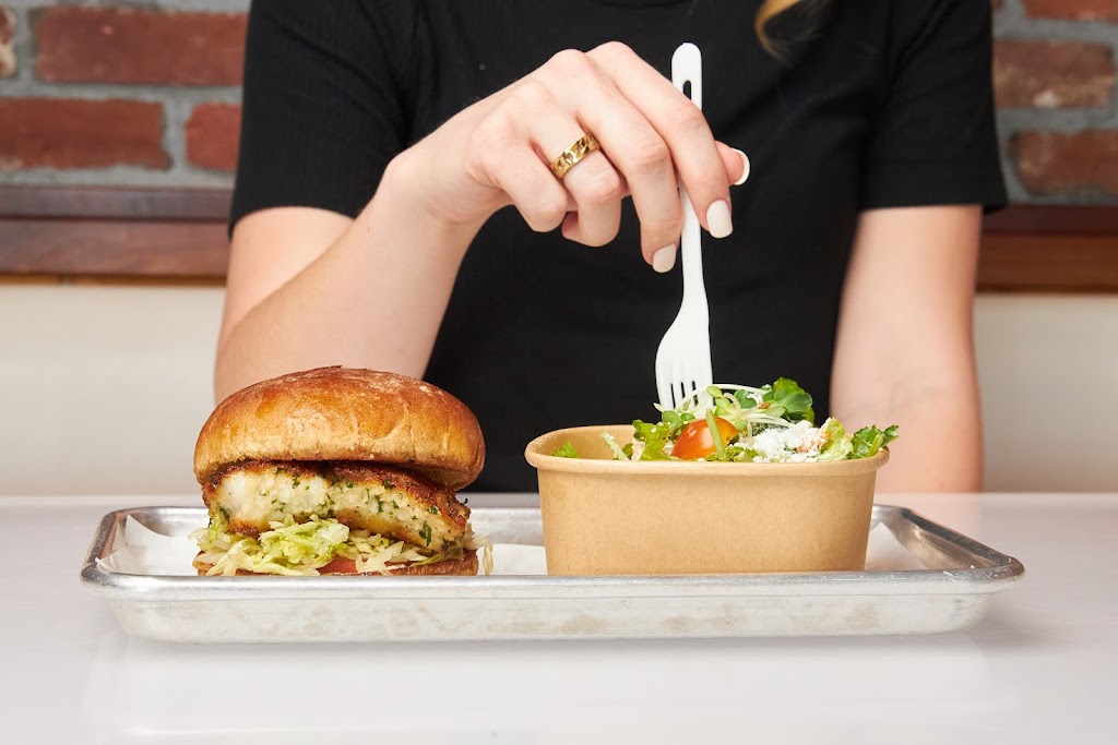 Burger Lounge | restaurant | 5950 Village Way #101, San Diego, CA 92130, USA | 8583261841 OR +1 858-326-1841