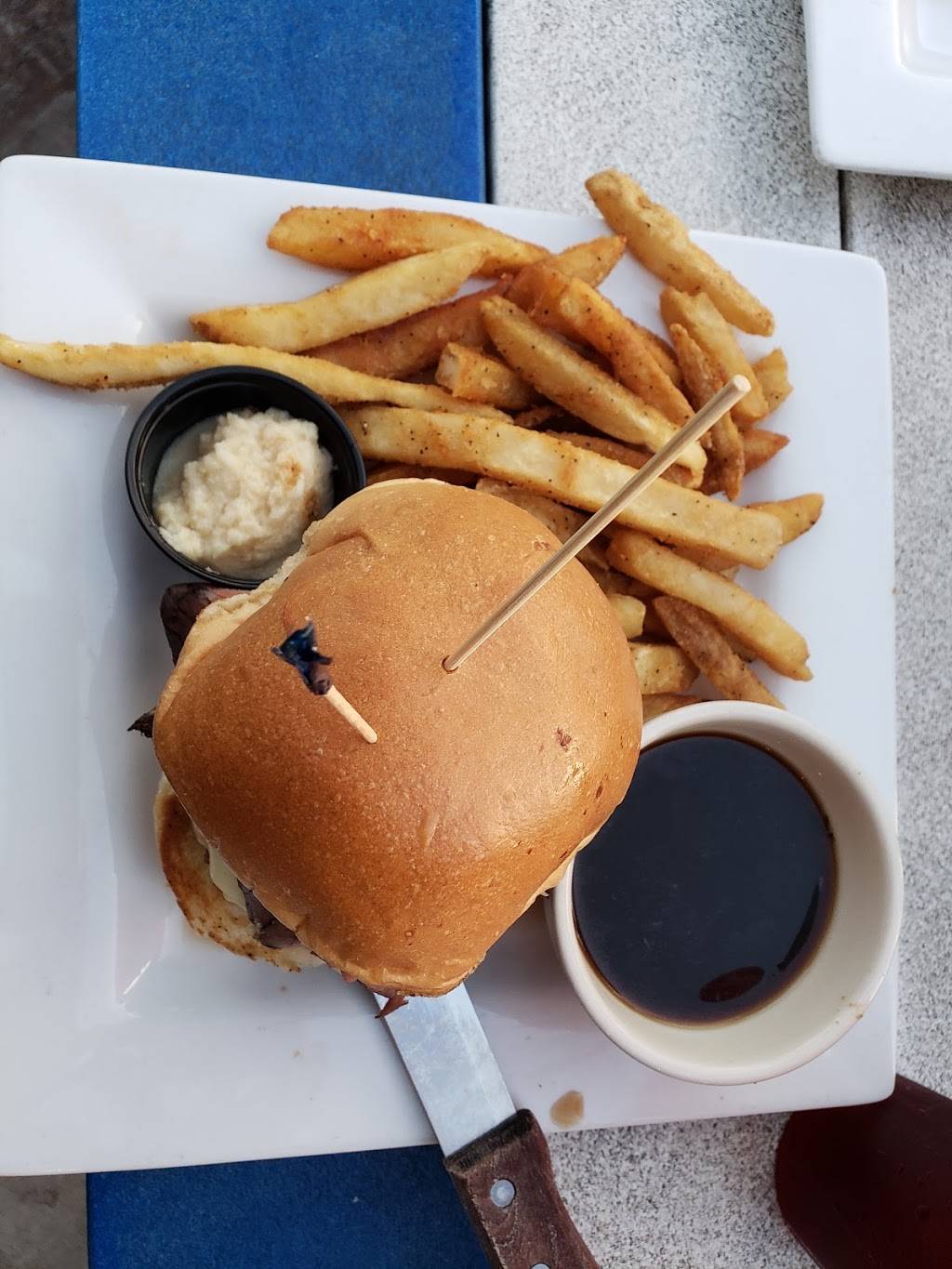 OMaddys Bar & Grille | night club | 5405 Shore Blvd S, Gulfport, FL 33707, USA | 7273238643 OR +1 727-323-8643