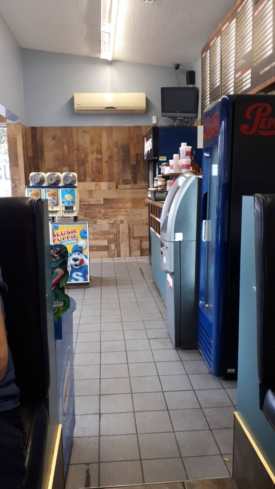 Casse-Croûte Limbour | restaurant | 2544 Rue Saint-Louis, Gatineau, QC J8V 1A2, Canada | 8195616464 OR +1 819-561-6464