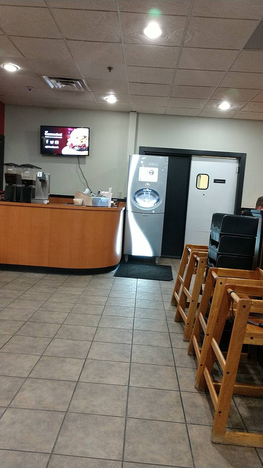 Johnnies Charcoal Broiler | restaurant | 6629 Northwest Expy, Oklahoma City, OK 73132, USA | 4054700177 OR +1 405-470-0177