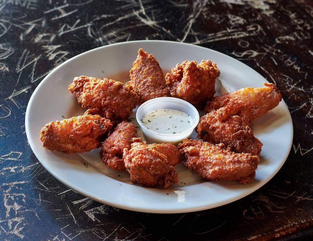 Brunos Tavern | restaurant | 7538 Maple St, New Orleans, LA 70118, USA | 5048617615 OR +1 504-861-7615