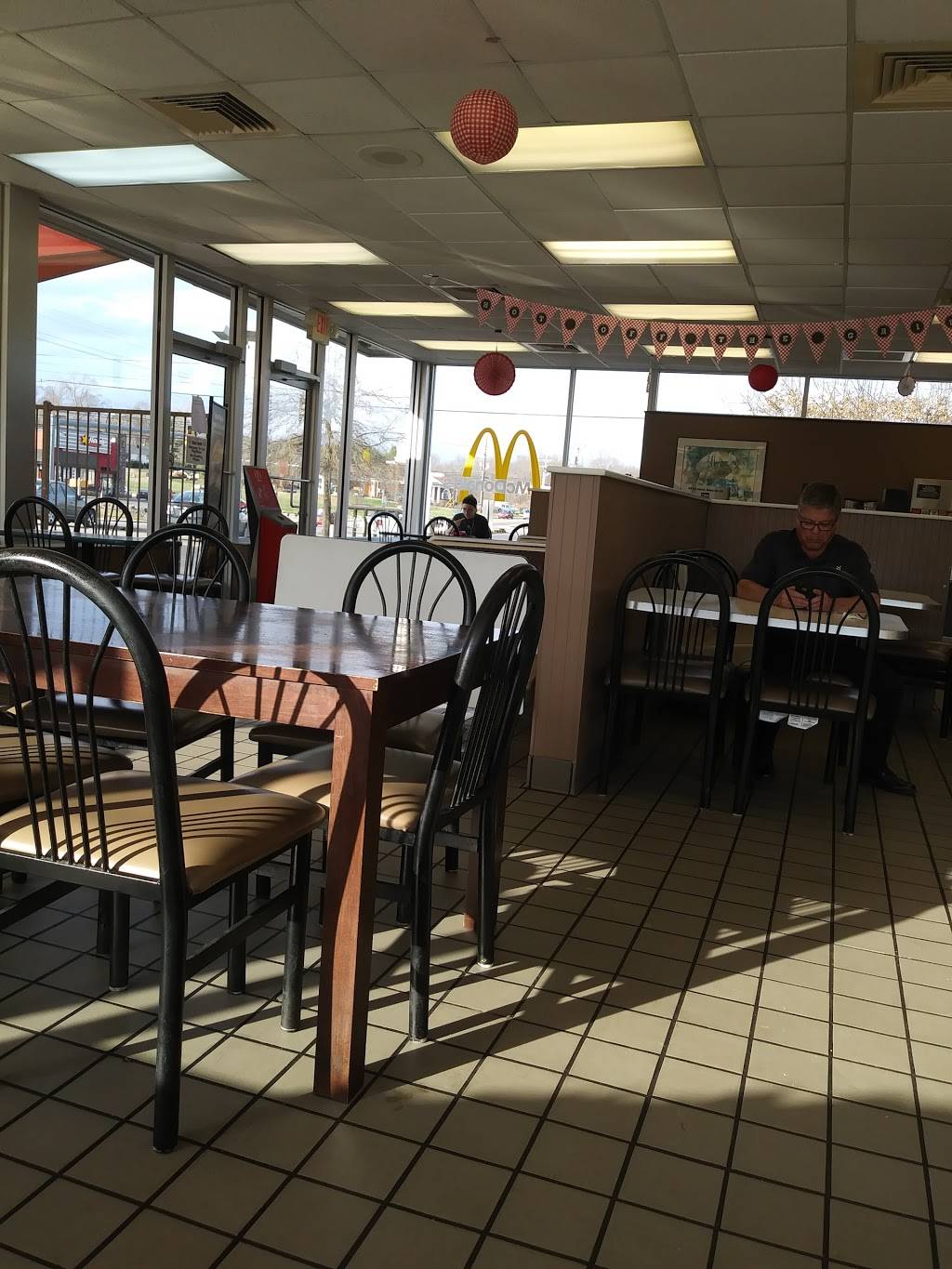 McDonalds | cafe | 2233 Fairview Blvd, Fairview, TN 37062, USA | 6159138255 OR +1 615-913-8255