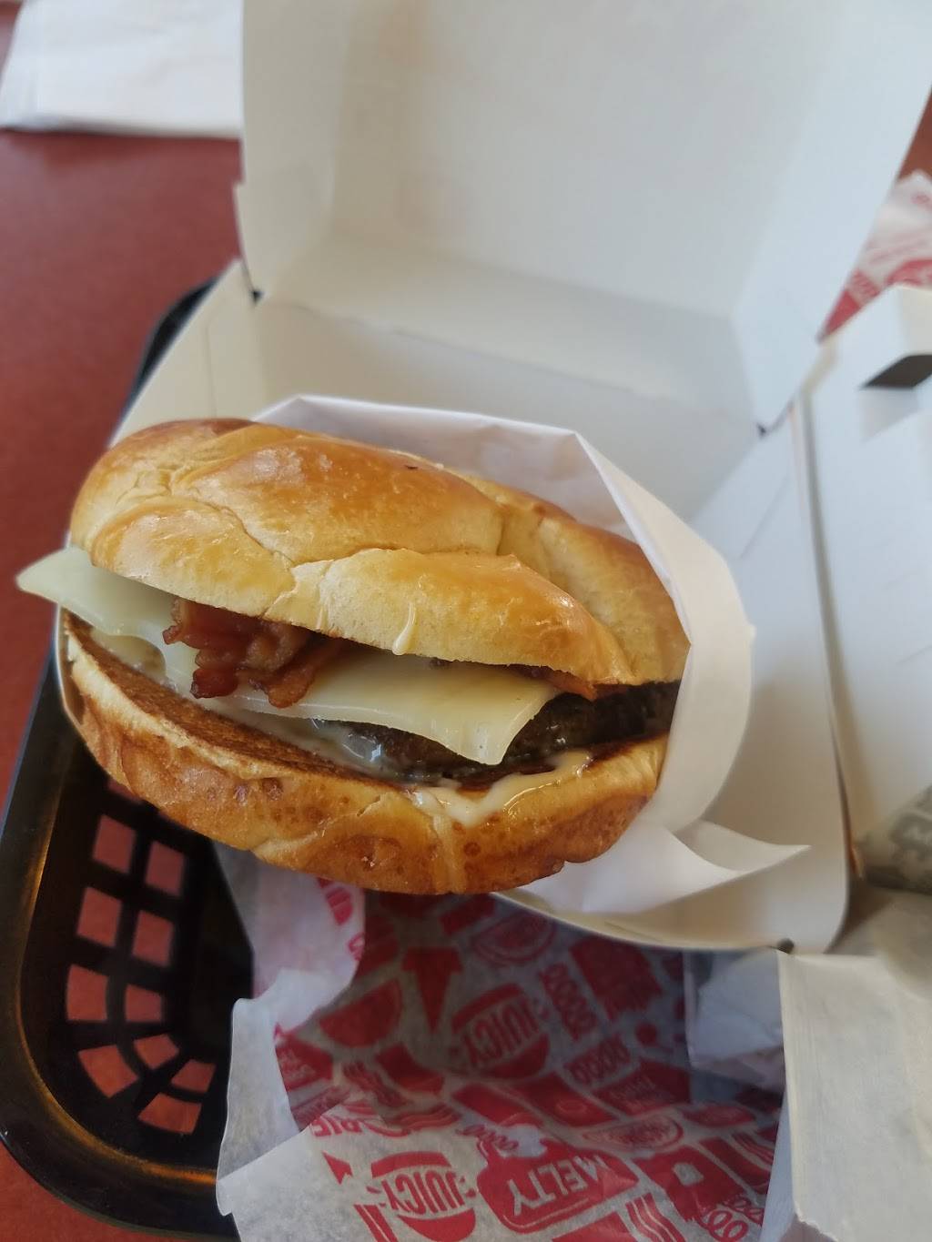 Jack in the Box | restaurant | 7120 S Broadway, Los Angeles, CA 90003, USA | 3237515083 OR +1 323-751-5083