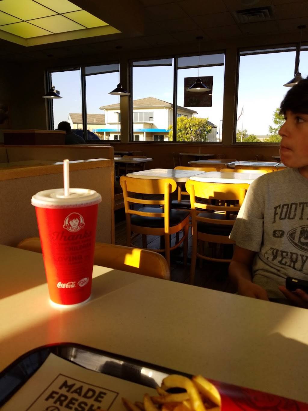 Wendys | restaurant | 22510 Midland Dr, Shawnee, KS 66226, USA | 9134221677 OR +1 913-422-1677