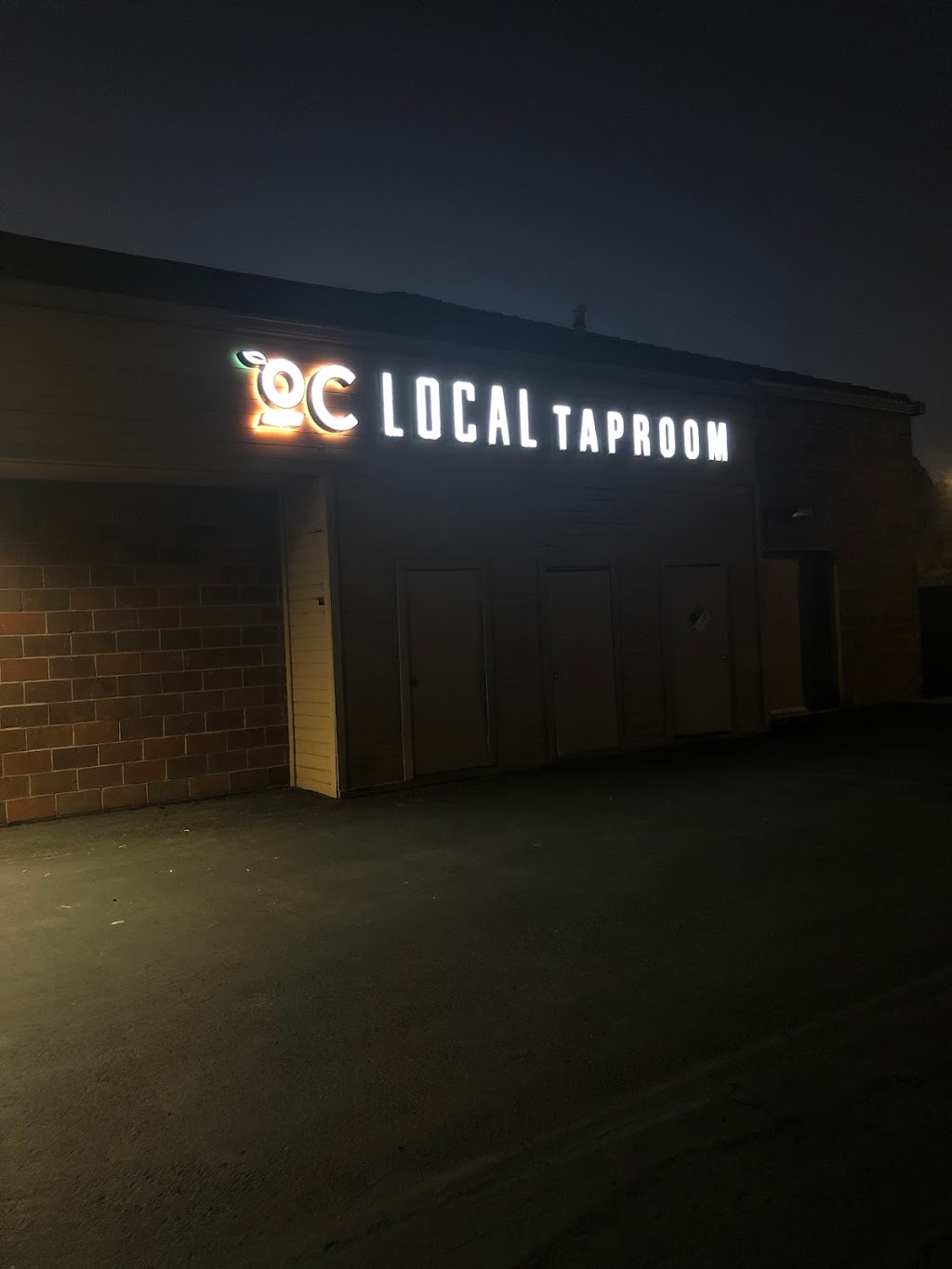 OC Local Tap Room | restaurant | 30100 Town Center Dr, Laguna Niguel, CA 92677, USA | 9494815800 OR +1 949-481-5800