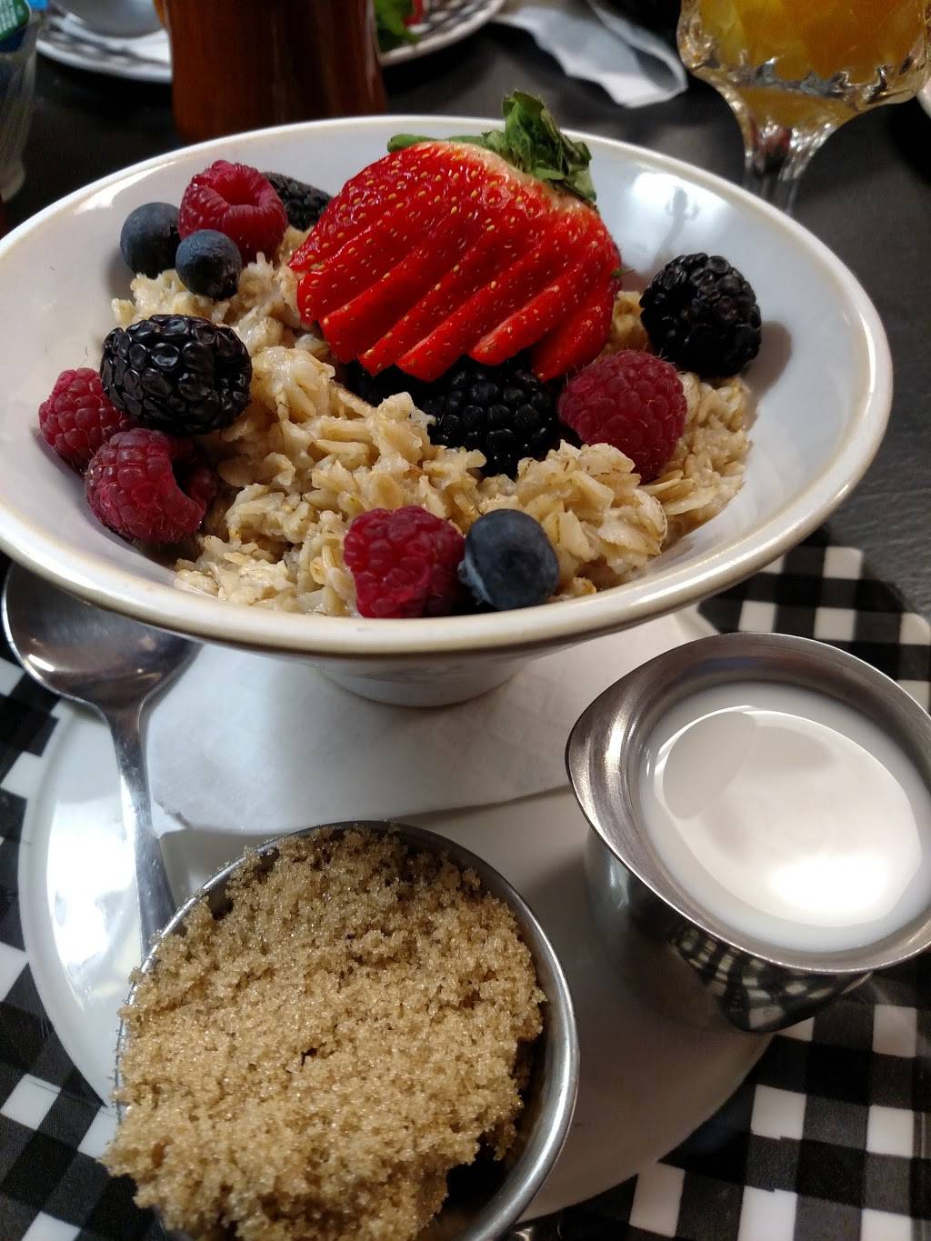 Hazels Diner | restaurant | 9906 Main St, Hebron, IL 60034, USA | 8156482910 OR +1 815-648-2910