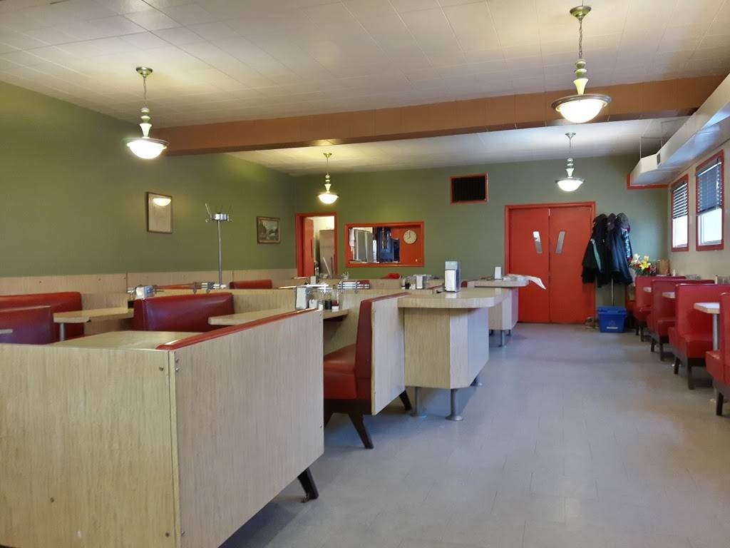 Black & White Restaurant & Soda Bar | restaurant | 252 St Andrew St W, Fergus, ON N1M 1N7, Canada | 5198431140 OR +1 519-843-1140