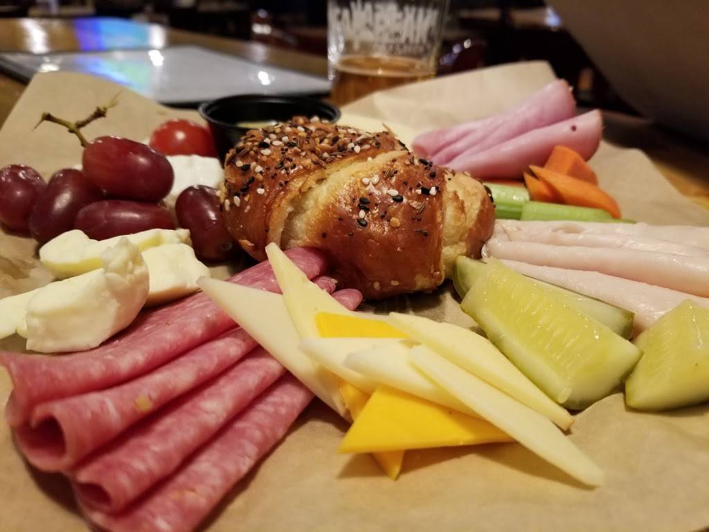 Peak To Peak Tap & Brew | restaurant | 16701 E Iliff Ave, Aurora, CO 80013, USA | 7204468714 OR +1 720-446-8714