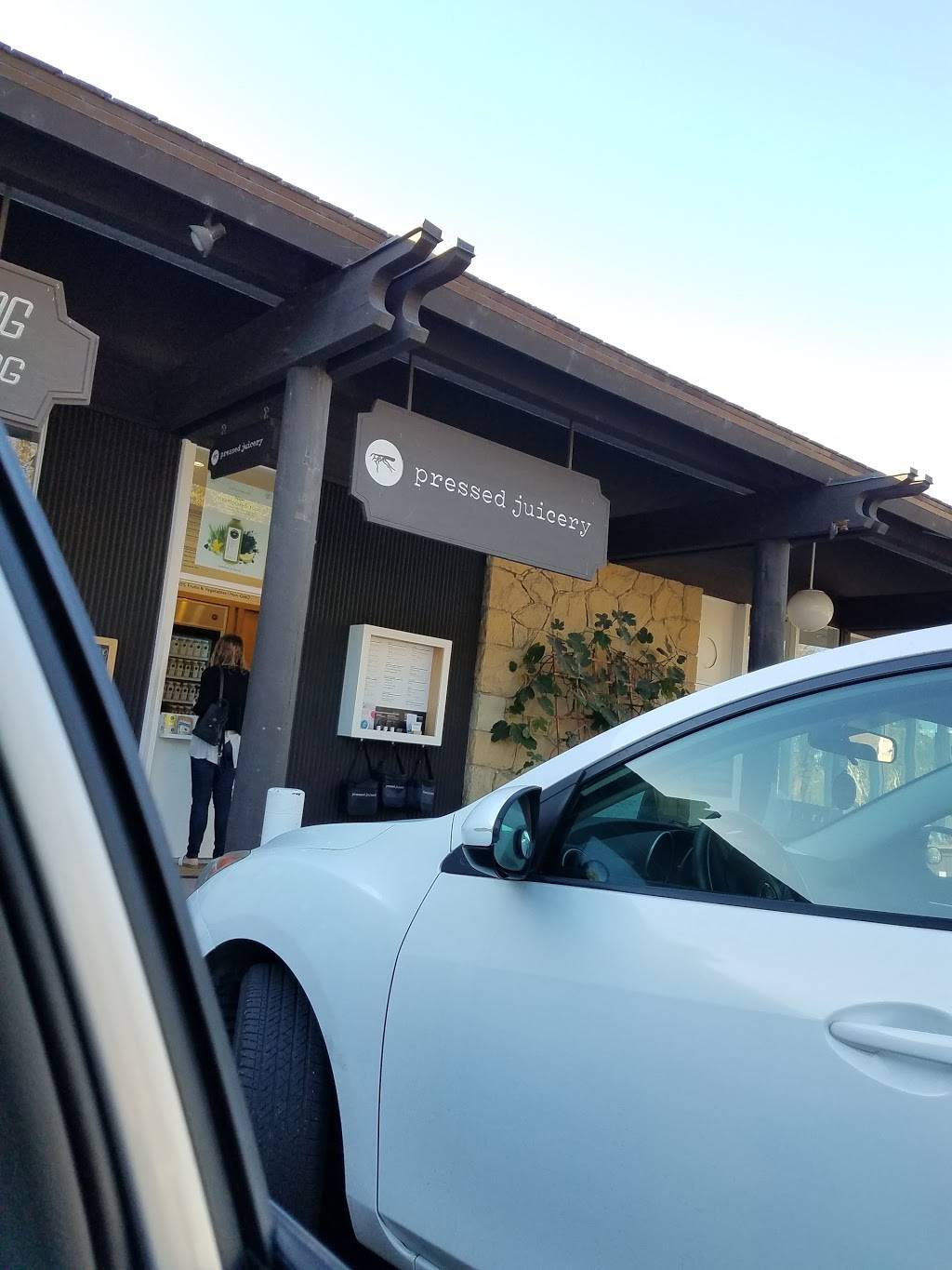 Pressed Juicery | restaurant | 1024 Coast Village Rd #C, Montecito, CA 93108, USA | 8058452093 OR +1 805-845-2093