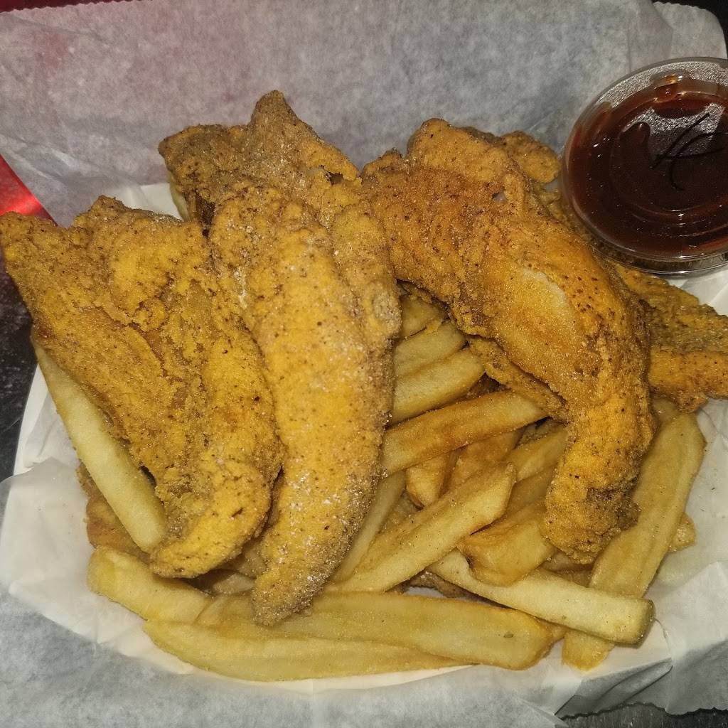 Louie Wingz and Catfish | restaurant | 454 S Greenwich St, Valparaiso, IN 46383, USA | 2195105426 OR +1 219-510-5426