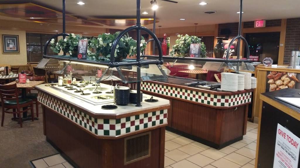 Pizza Hut | restaurant | 447 W Sunset Dr, Waukesha, WI 53189, USA | 2625476652 OR +1 262-547-6652