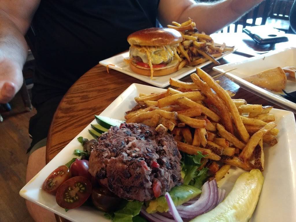 Blacksburg Taphouse | restaurant | 607 N Main St, Blacksburg, VA 24060, USA | 5405523023 OR +1 540-552-3023