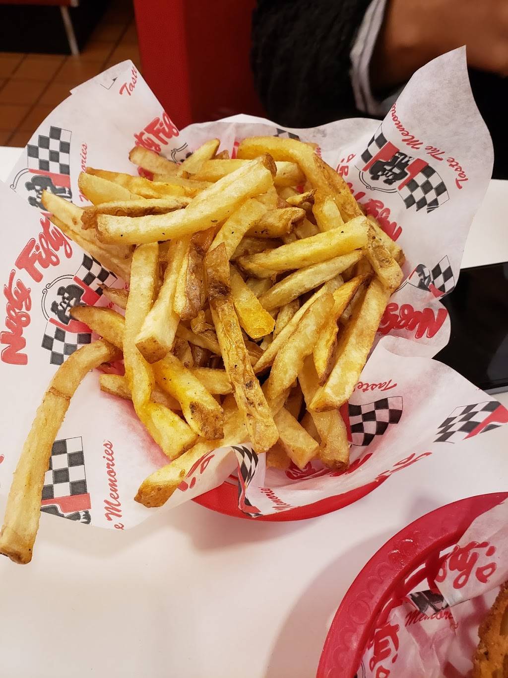 Nifty Fiftys | restaurant | 1900 MacDade Boulevard, Folsom, PA 19033, USA | 6105831950 OR +1 610-583-1950