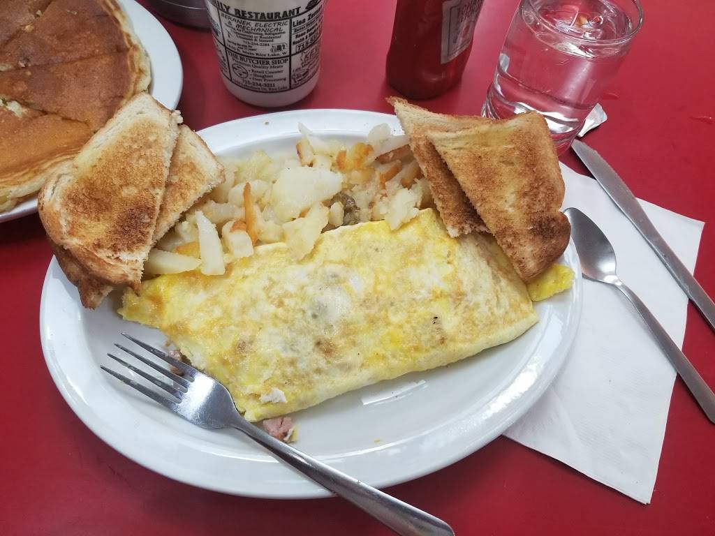 Maxines | restaurant | 1721 S Main St, Rice Lake, WI 54868, USA | 7152341662 OR +1 715-234-1662