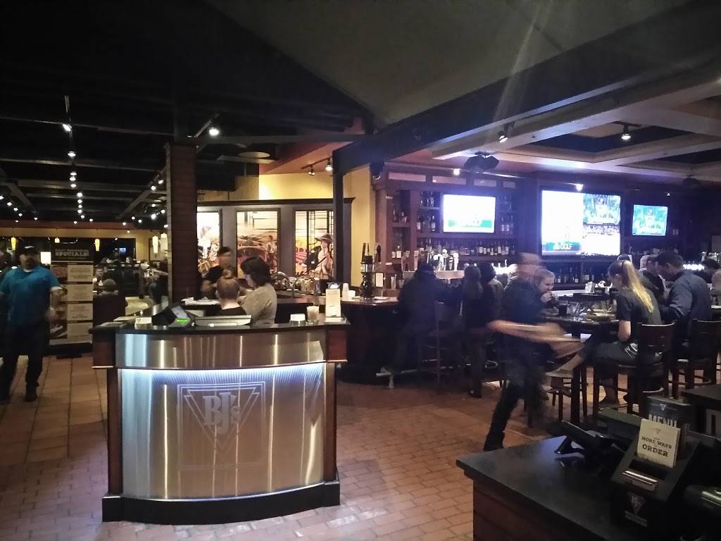 BJs Restaurant & Brewhouse | restaurant | 5500 Grossmont Blvd, La Mesa, CA 91942, USA | 6195897222 OR +1 619-589-7222