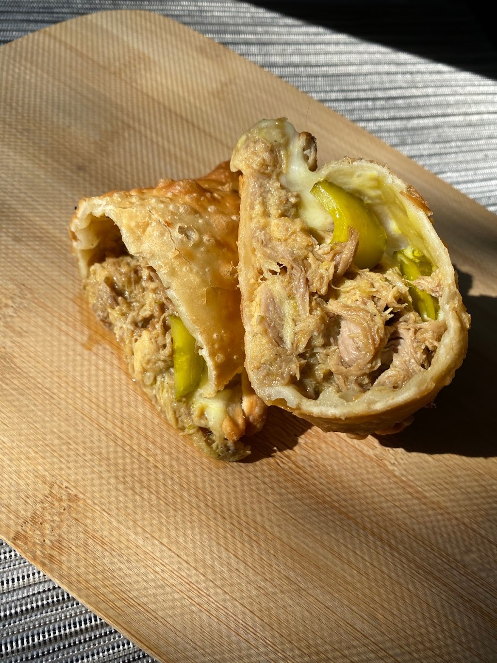 El Empanada King | restaurant | 199 Woodward St, Jersey City, NJ 07304, USA | 2013603167 OR +1 201-360-3167