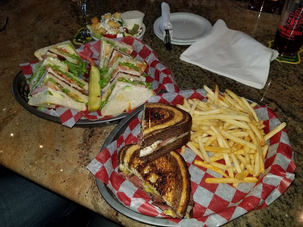 Field House | restaurant | 2042 E Copper Ave #101, Fresno, CA 93730, USA | 5594338750 OR +1 559-433-8750