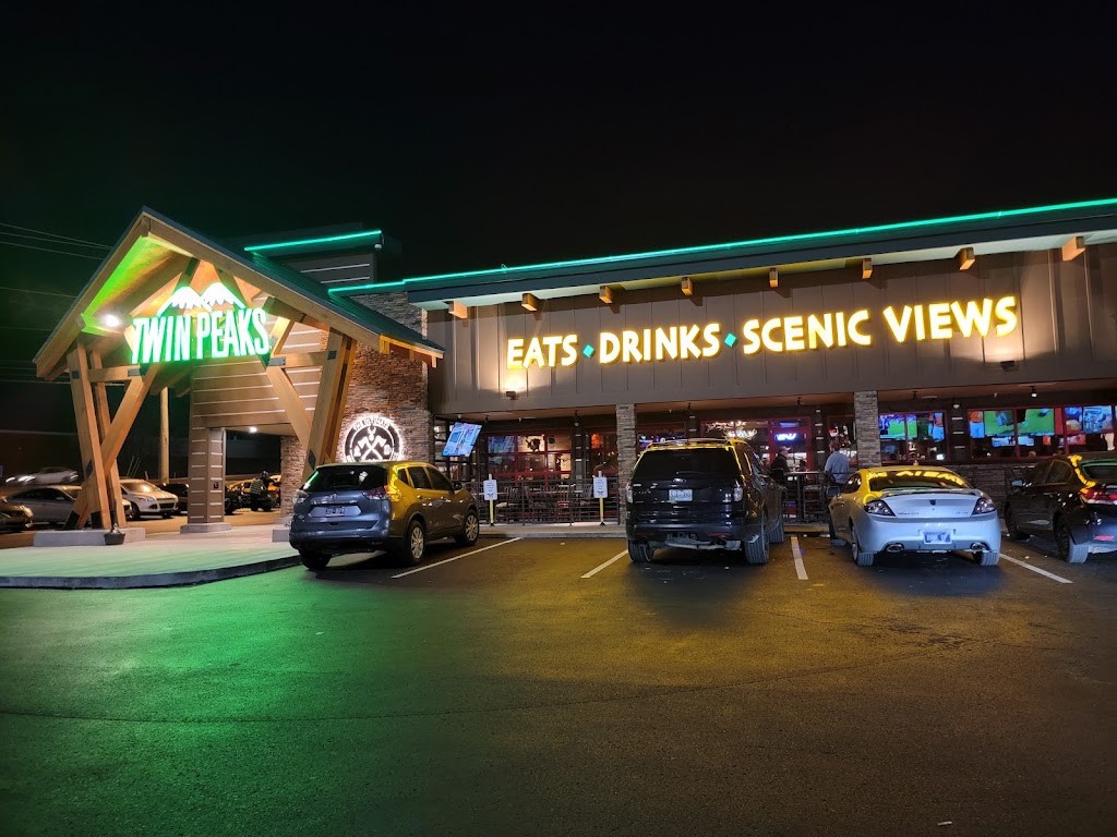 Twin Peaks | restaurant | 2151 Gallatin Pike N, Madison, TN 37115, USA | 6154486418 OR +1 615-448-6418