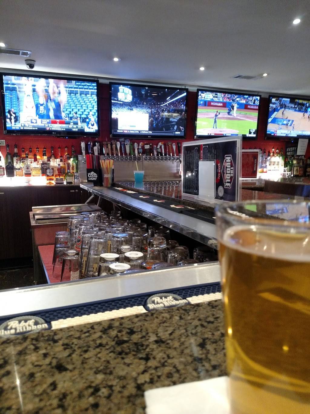 The Huddle Sports Bar | restaurant | 1887 Armour Rd, Bourbonnais, IL 60914, USA | 8153487677 OR +1 815-348-7677