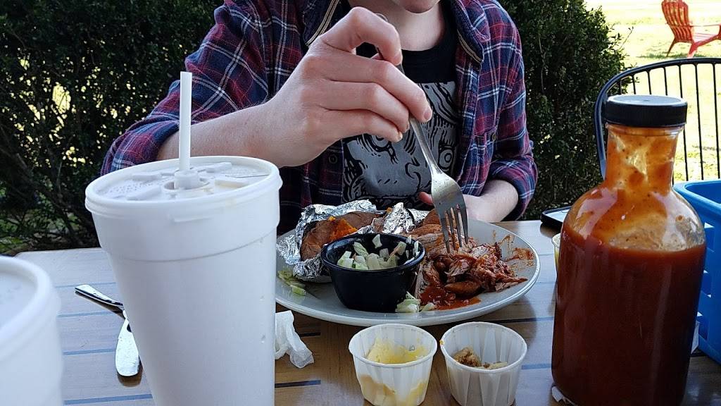 Pik N Pig | restaurant | 194 Gilliam McConnell Rd, Carthage, NC 28327, USA | 9109477591 OR +1 910-947-7591