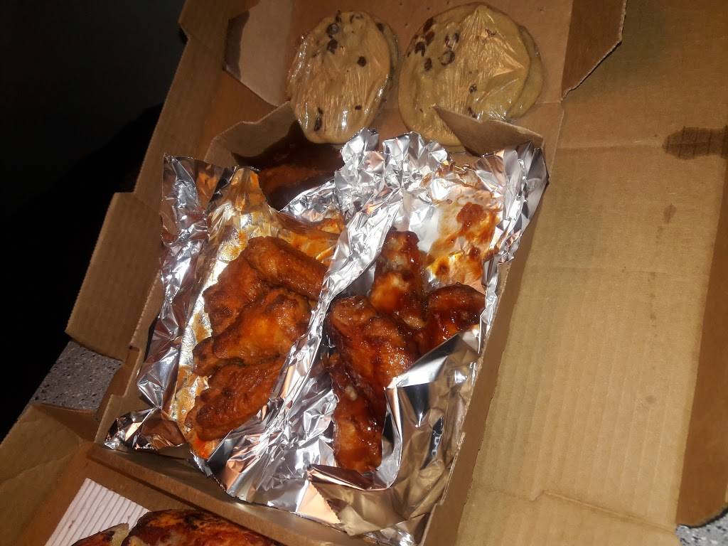 Pasquales Pizza & Pasta | restaurant | 7755 E Washington St, Indianapolis, IN 46219, USA | 3178990900 OR +1 317-899-0900