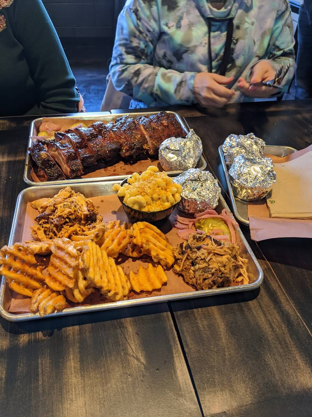 Woodpile BBQ | restaurant | 630 E Eleven Mile Rd, Madison Heights, MI 48071, USA | 2485658149 OR +1 248-565-8149