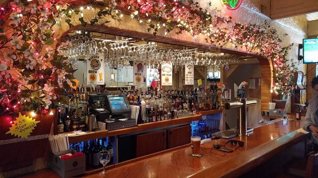 Gators | restaurant | 6 W Montauk Hwy, Hampton Bays, NY 11946, USA | 6317284100 OR +1 631-728-4100