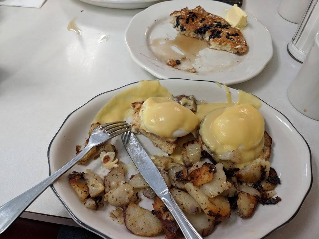 Maugus Restaurant | restaurant | 300 Washington St, Wellesley, MA 02481, USA | 7812359647 OR +1 781-235-9647