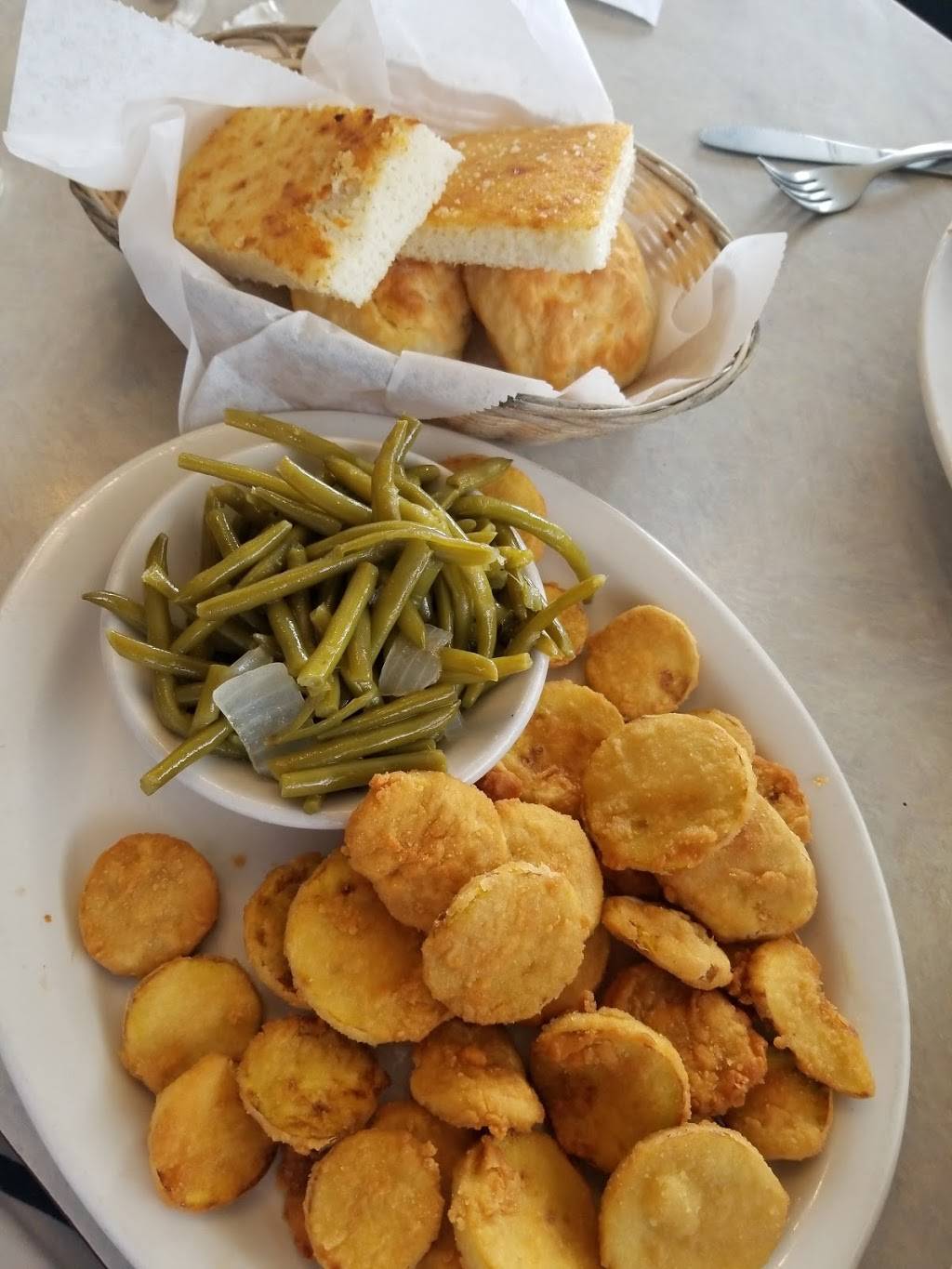 Guss Sir Beef Restaurant | restaurant | 4101 Monroe Rd, Charlotte, NC 28205, USA | 7043773210 OR +1 704-377-3210