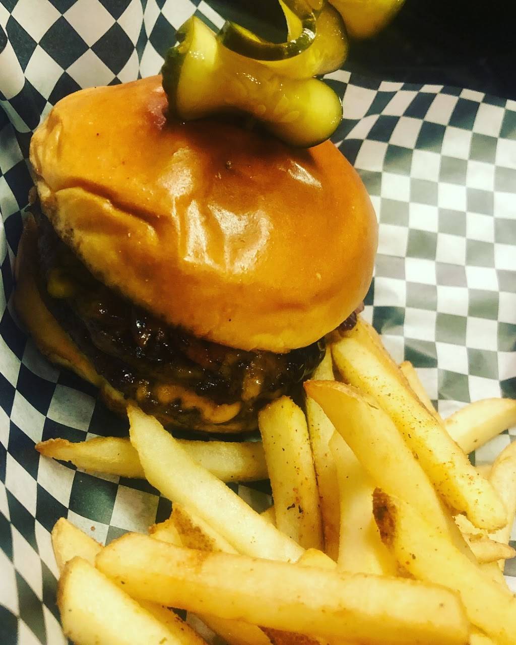 Yankee Doodle | restaurant | 311 E Main St, Barrington, IL 60010, USA | 8473811098 OR +1 847-381-1098