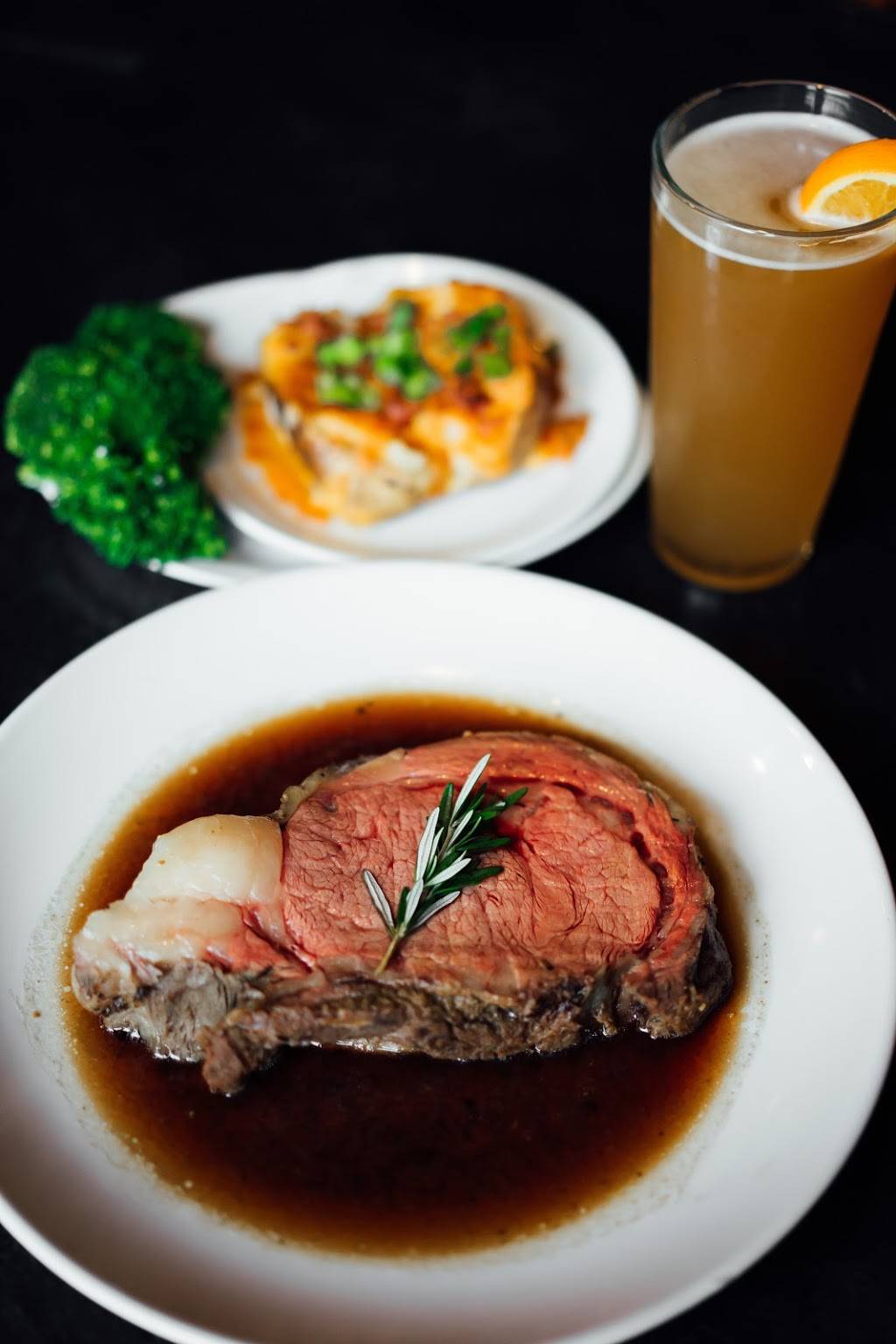 Beechwood Grill | restaurant | 380 Douglas Ave, Holland, MI 49424, USA | 6163962355 OR +1 616-396-2355