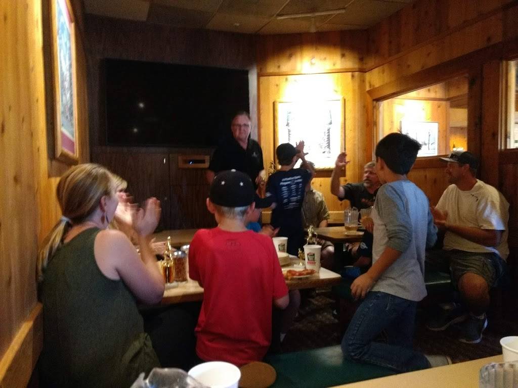 Round Table Pizza | meal delivery | 1351 Healdsburg Ave, Healdsburg, CA 95448, USA | 7074338877 OR +1 707-433-8877