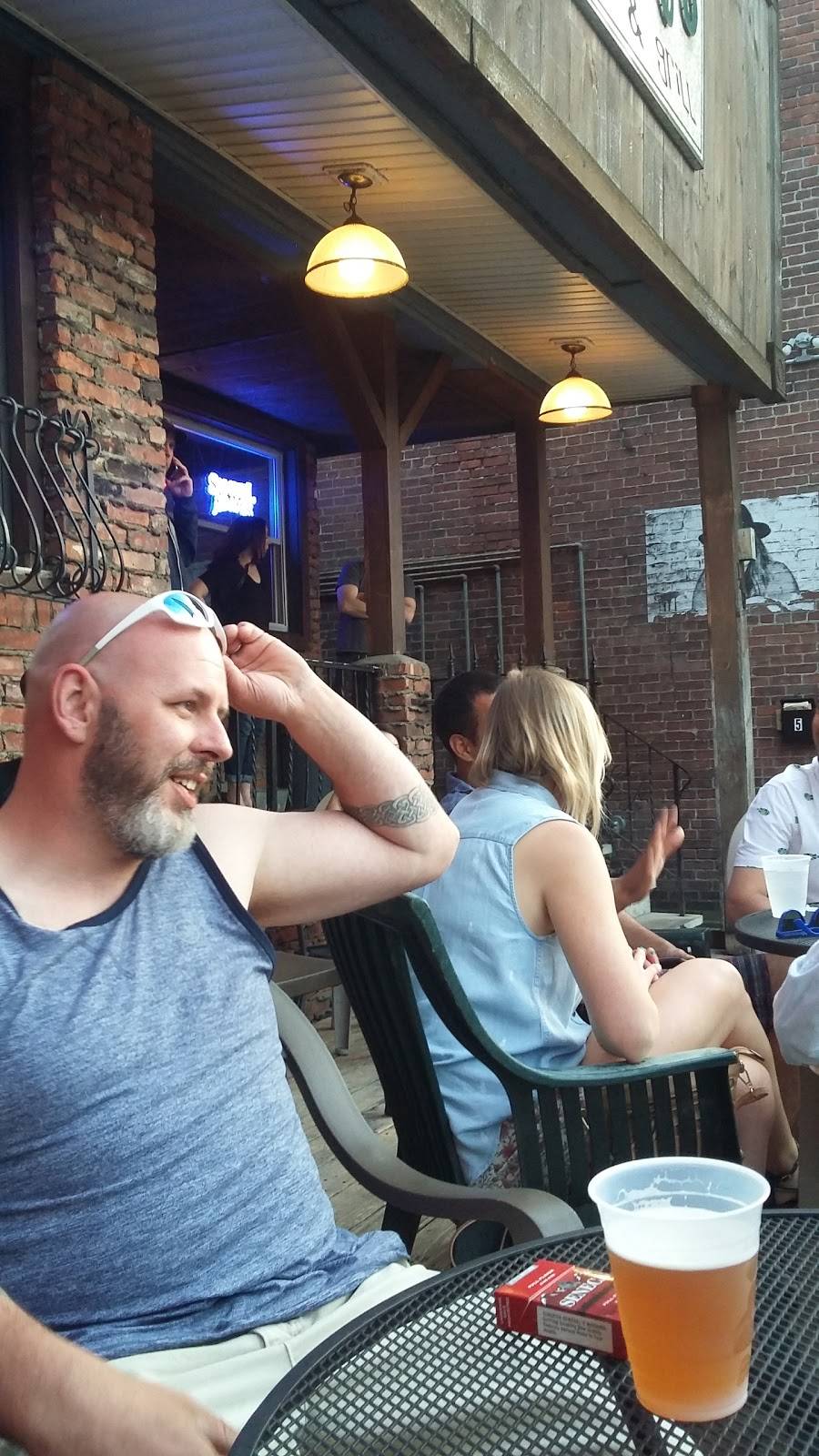 Frizzys Bar & Grill | restaurant | 140 Allen St, Buffalo, NY 14201, USA | 7168835077 OR +1 716-883-5077