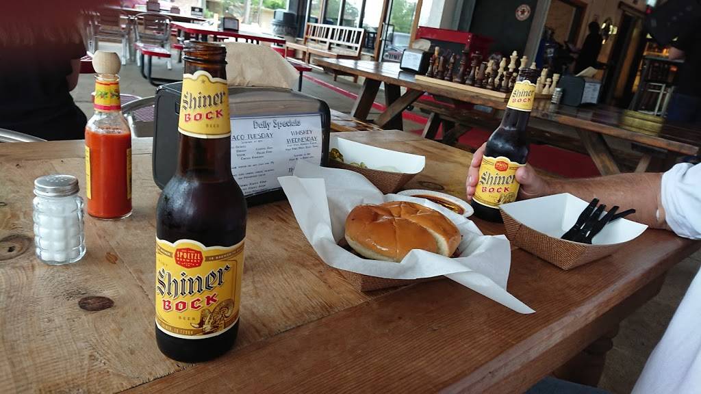 The Fill Station | restaurant | 127 Parking Way St, Lake Jackson, TX 77566, USA | 9792928280 OR +1 979-292-8280