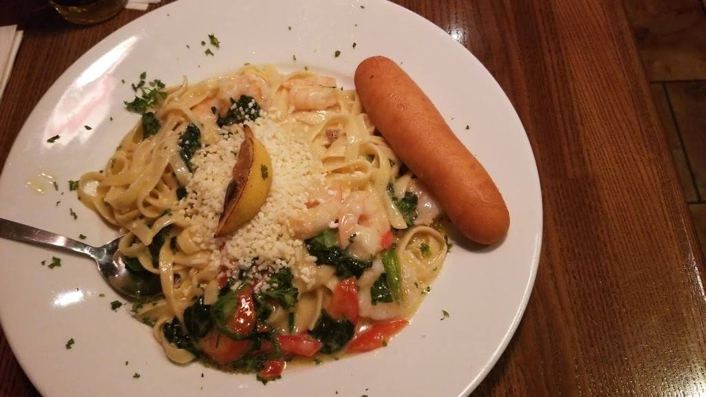 TGI Fridays | restaurant | 180 Crooked Run Plaza, Front Royal, VA 22630, USA | 5406354198 OR +1 540-635-4198