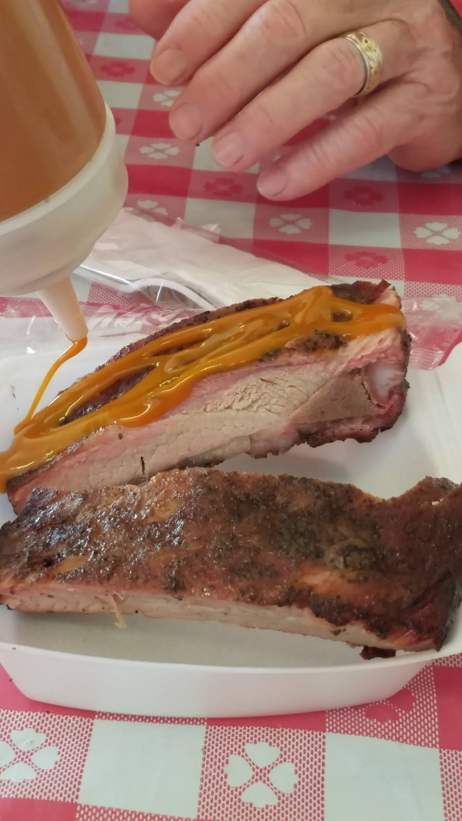 James Brown Famous Flames BBQ | restaurant | 423 E Cornell St, Avon Park, FL 33825, USA | 8634522066 OR +1 863-452-2066