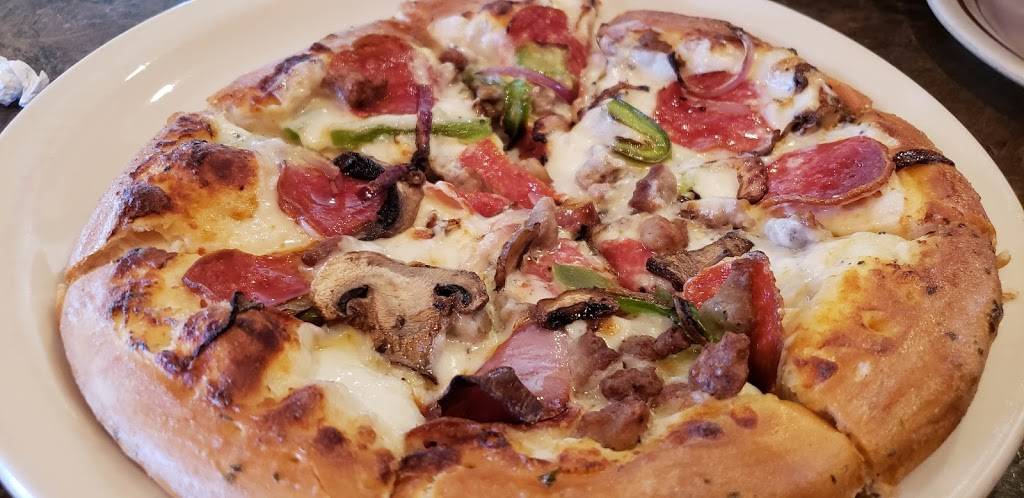 Pizza Hut | meal takeaway | 422 W Pine St, Baraboo, WI 53913, USA | 6083569500 OR +1 608-356-9500