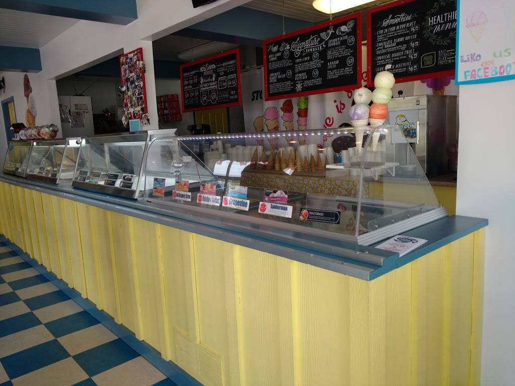 Stop 26 Ice Cream & More | cafe | 10585 Clairview Ave, Windsor, ON N8P 1B3, Canada | 5197351355 OR +1 519-735-1355