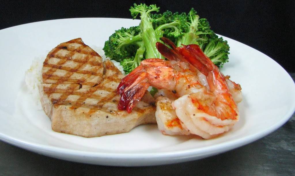 Legal Sea Foods | restaurant | Ronald Reagan Washington National Airport (DCA), 2401 S Smith Blvd, Arlington, VA 22202, USA | 5715515988 OR +1 571-551-5988