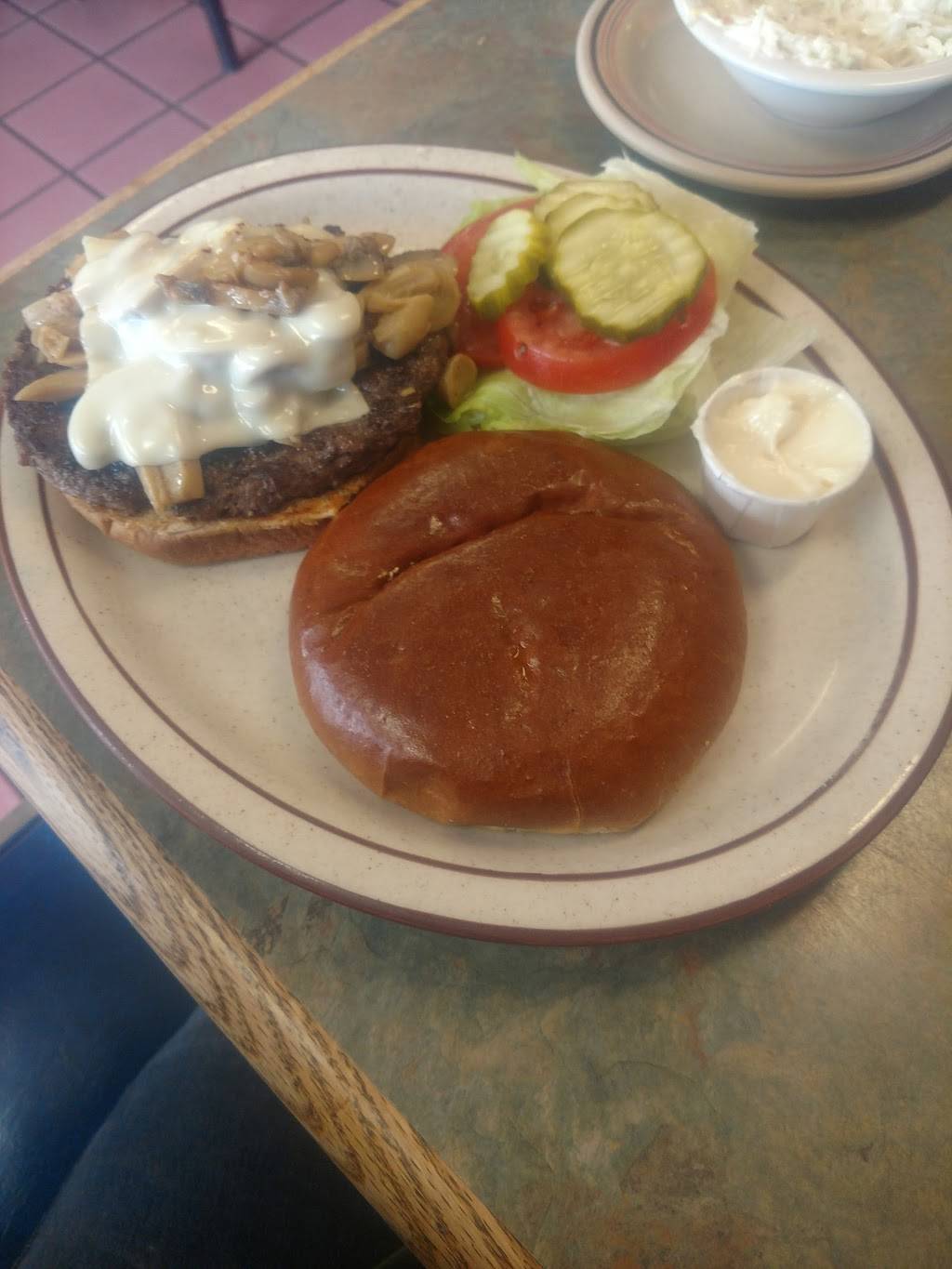 Newburgh Grill | restaurant | 8871 Newburgh Rd, Livonia, MI 48150, USA | 7349530000 OR +1 734-953-0000