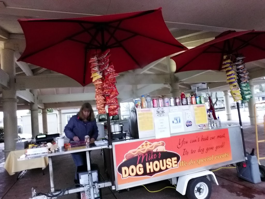 Mikes Dog House | meal takeaway | 300 N School St, Ukiah, CA 95482, USA | 7072725802 OR +1 707-272-5802