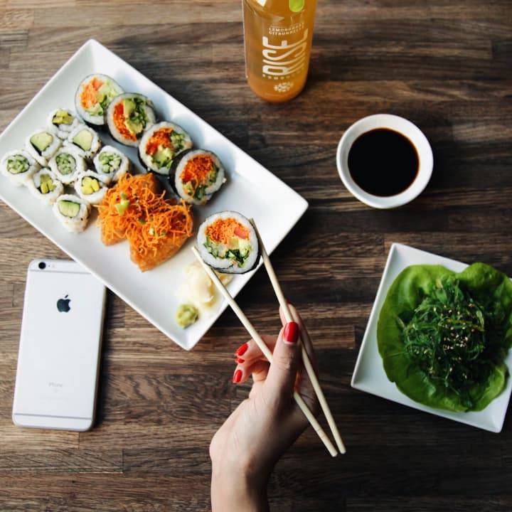 Sushi Shop | restaurant | Galeries St-Laurent, 2245 Boulevard Marcel-Laurin, Saint-Laurent, QC H4R 1K4, Canada | 5143354408 OR +1 514-335-4408