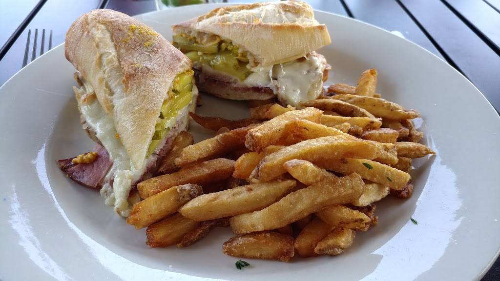 Landings Restaurant & Lounge | restaurant | 1 Commercial St, Rockland, ME 04841, USA | 2075943011 OR +1 207-594-3011