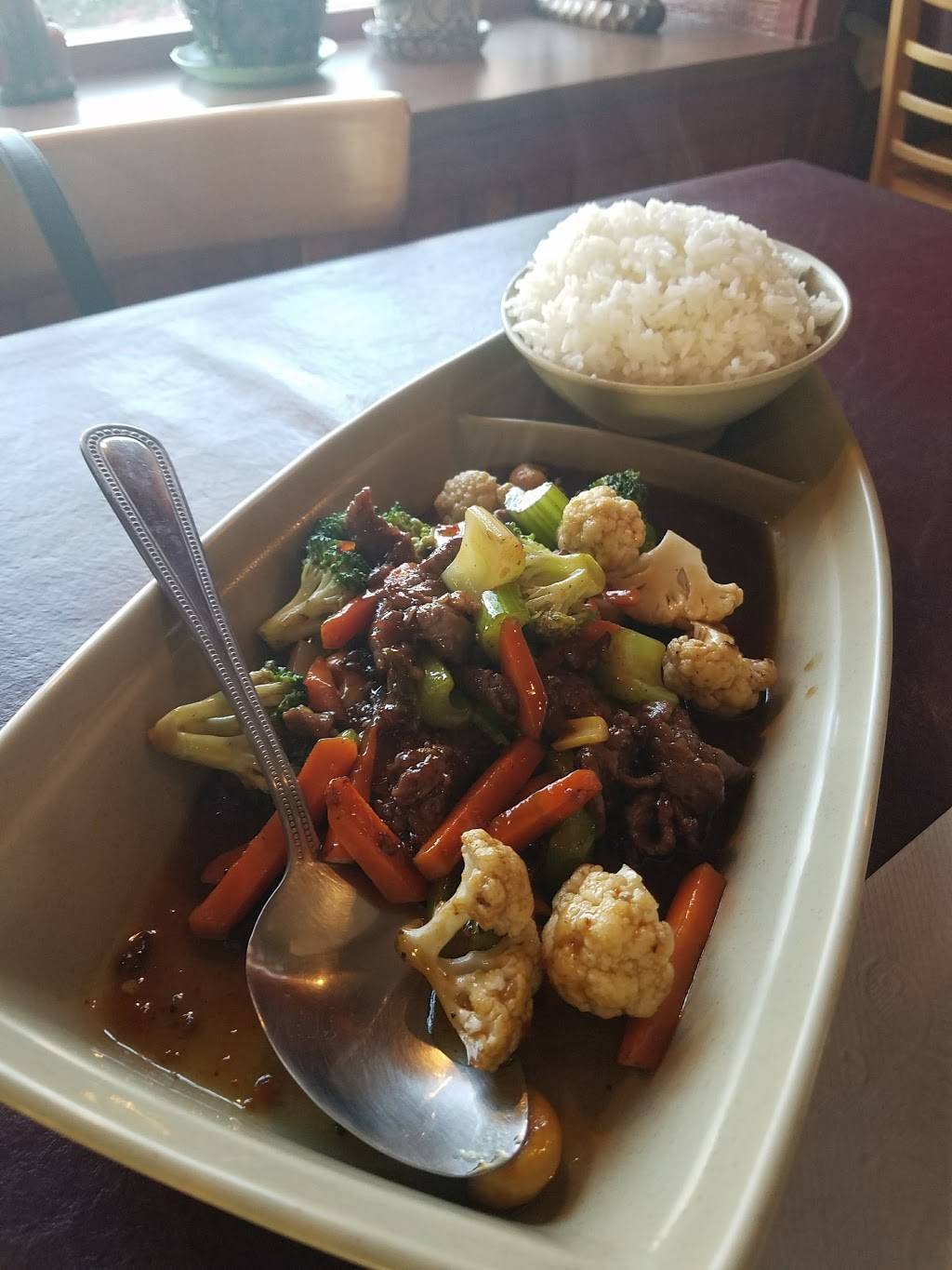 Thai Hut Restaurant | restaurant | 1441 Sandy Hollow Rd, Rockford, IL 61109, USA | 8153980522 OR +1 815-398-0522