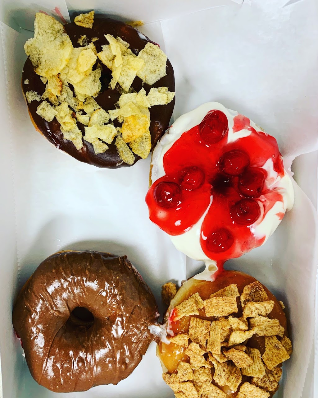 Donuts & Deli | restaurant | 308 Main St, Little Rock, AR 72201, USA | 5013197389 OR +1 501-319-7389