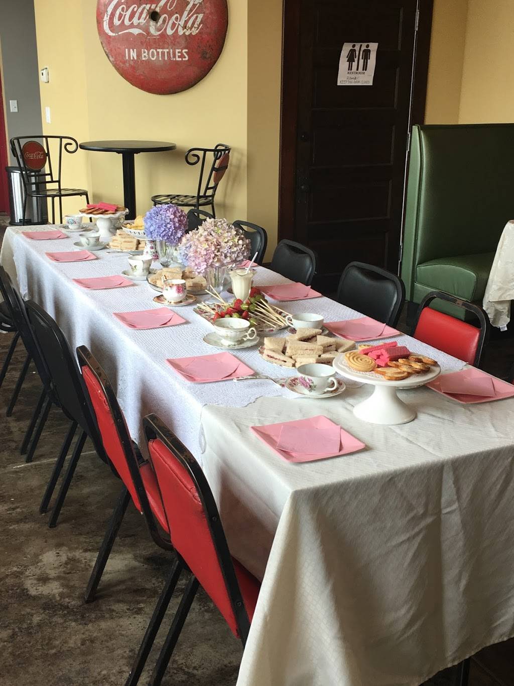 Dairy Bar of Carrollton, Inc. | restaurant | 334 5th St, Carrollton, IL 62016, USA | 2179423841 OR +1 217-942-3841